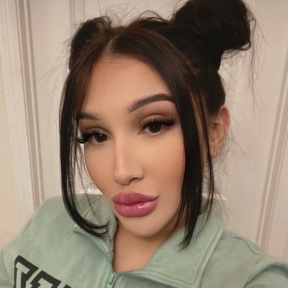 Meet your Posher, Clarissa - Picture 1 of 1